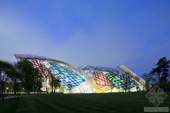 Daniel buren为路易威登基金会添色