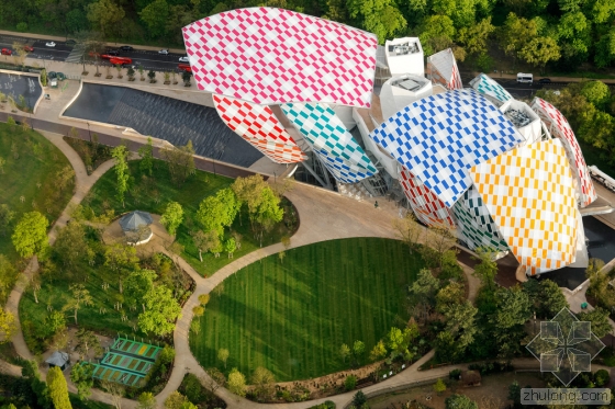 Daniel buren为路易威登基金会添色