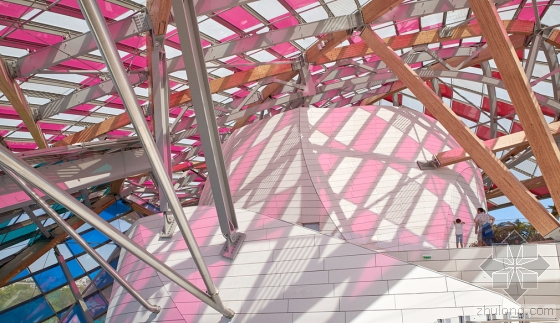 Daniel buren为路易威登基金会添色