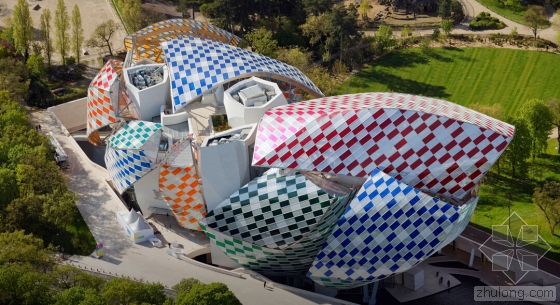 Daniel buren为>添色