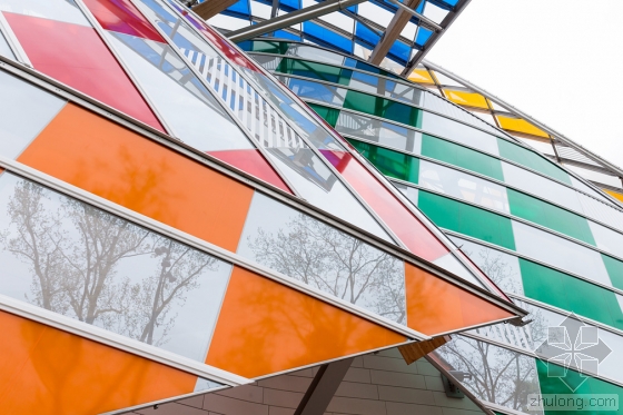 Daniel buren为路易威登基金会添色