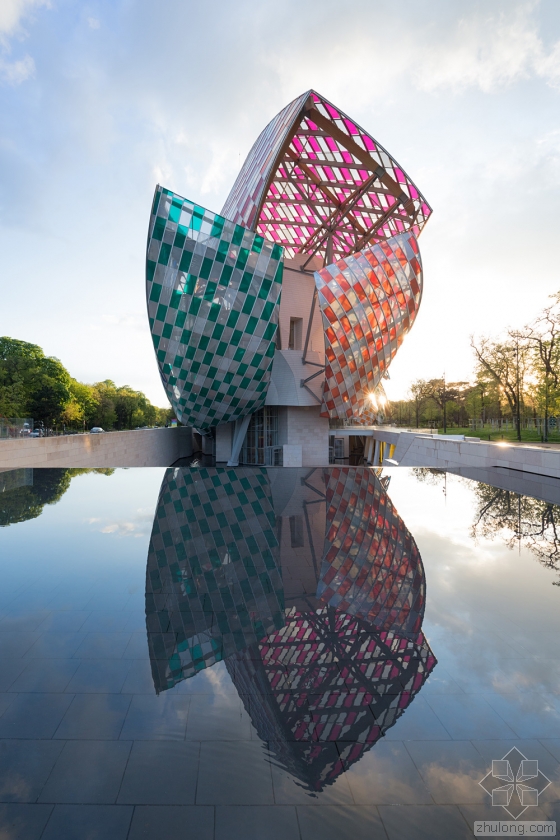 Daniel buren为路易威登基金会添色